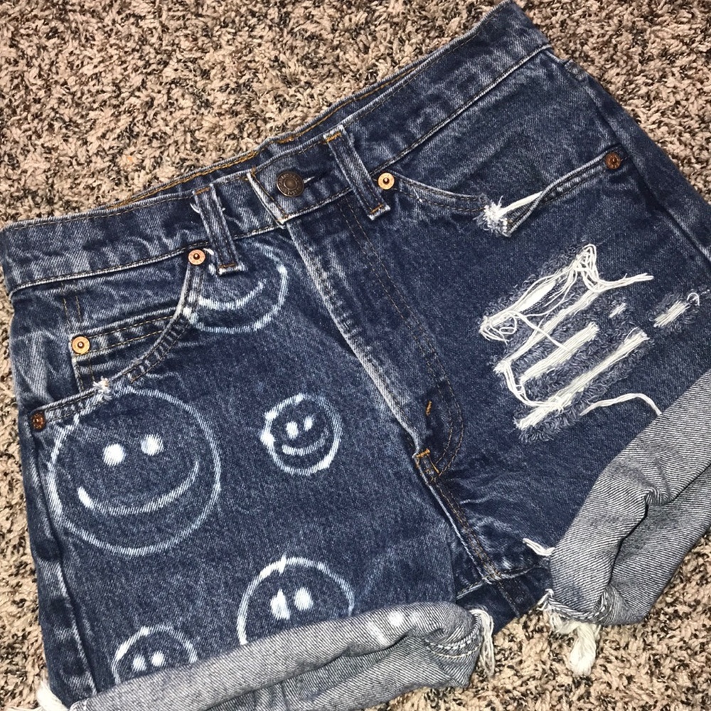 Levi’s High Waisted Factory distressed Jean Shorts | Like New!